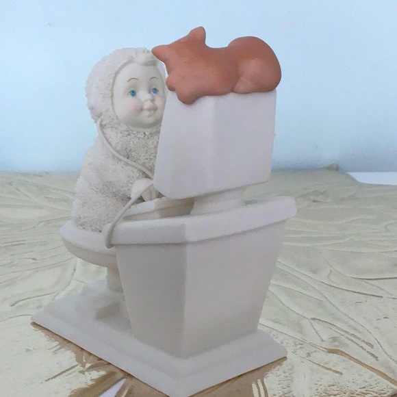 DEPARTMENT 56 SNOWBABY. SCREEN SAVER - Picture 2 of 8